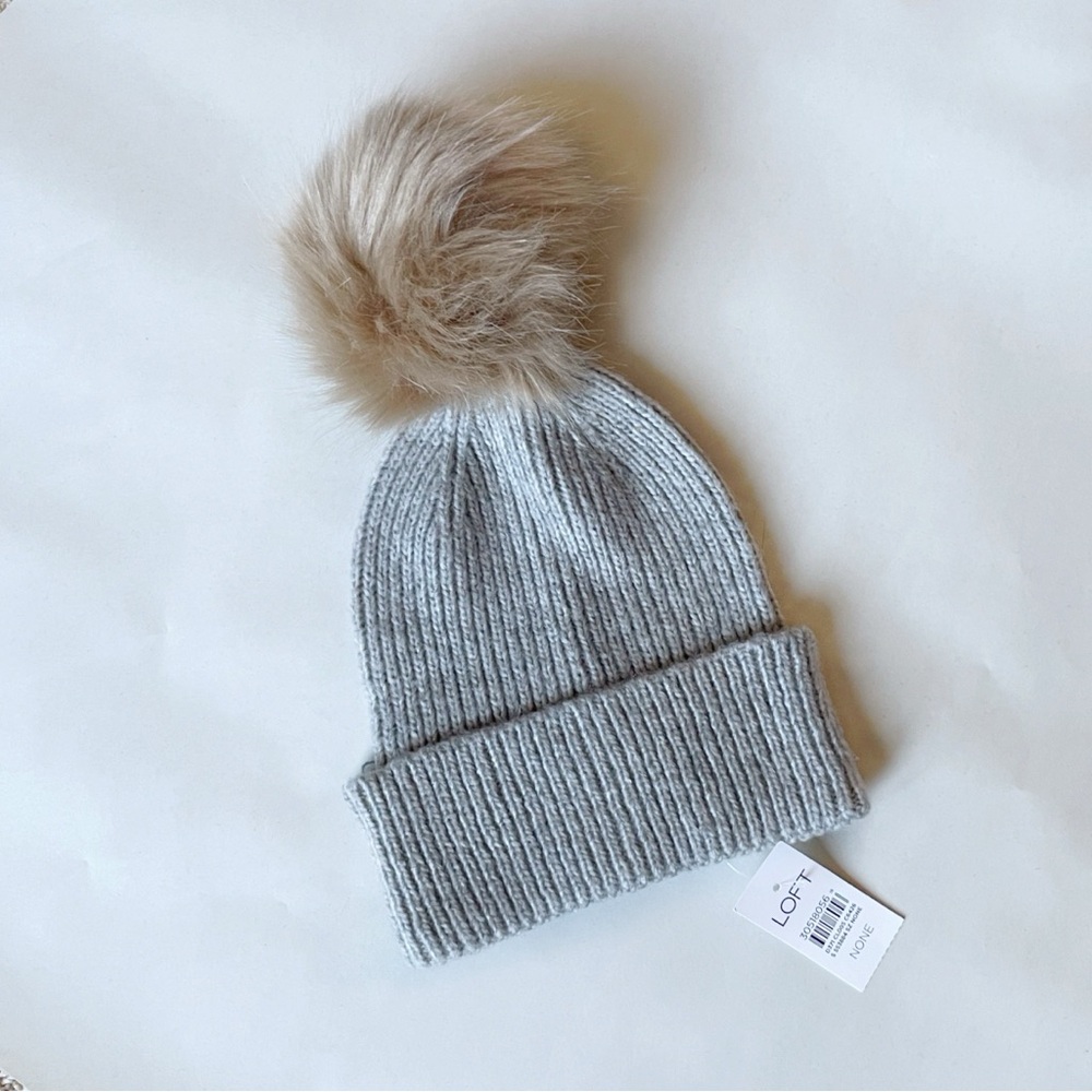 LOFT NWT Light Gray Soft Ribbed Knit Tan Pom Pom Beanie Hat Winter Hat